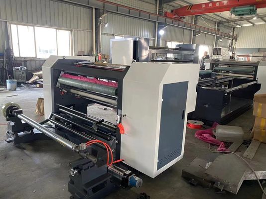 Máquina de corte vertical de 1500 × 2500 × 1500 mm Máquina de reviravolta de corte 20 g a 300 g/m2