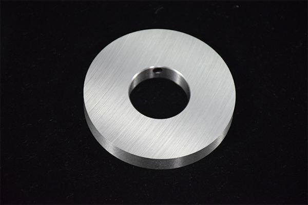 Lâmina de corte rotativa redonda de alta precisão Lâmina de borda de PVC Lâmina de corte de lâminas rotativas Máquina de corte de tubos de papel fita adesiva Máquina de corte Lâmina 18